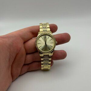 Vintage gold face women’s watch with gold band!